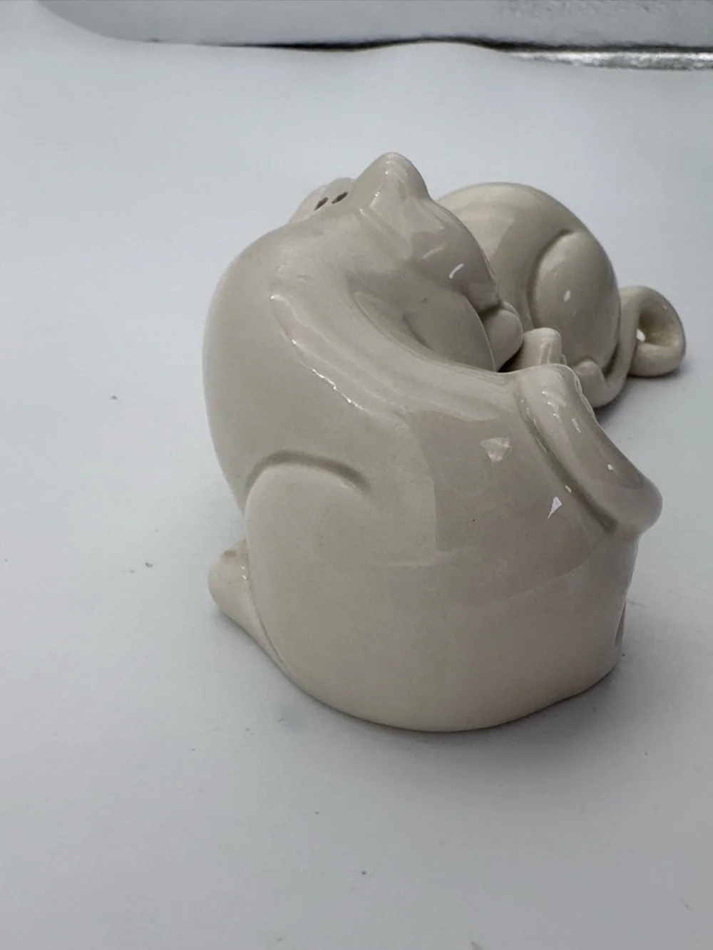 Vintage Fitz & Floyd “Cat Nap” 1970s Nesting Cat Salt and Pepper Shakers